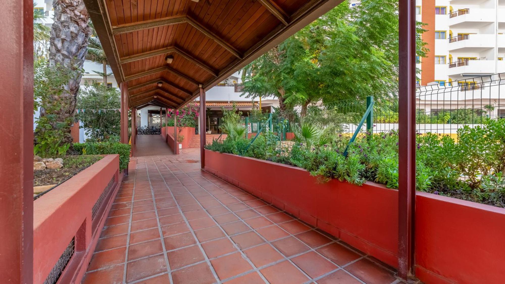 Red Velvet 1 Bdr Flat With Balcony By Lovelystay Portimão Exterior foto