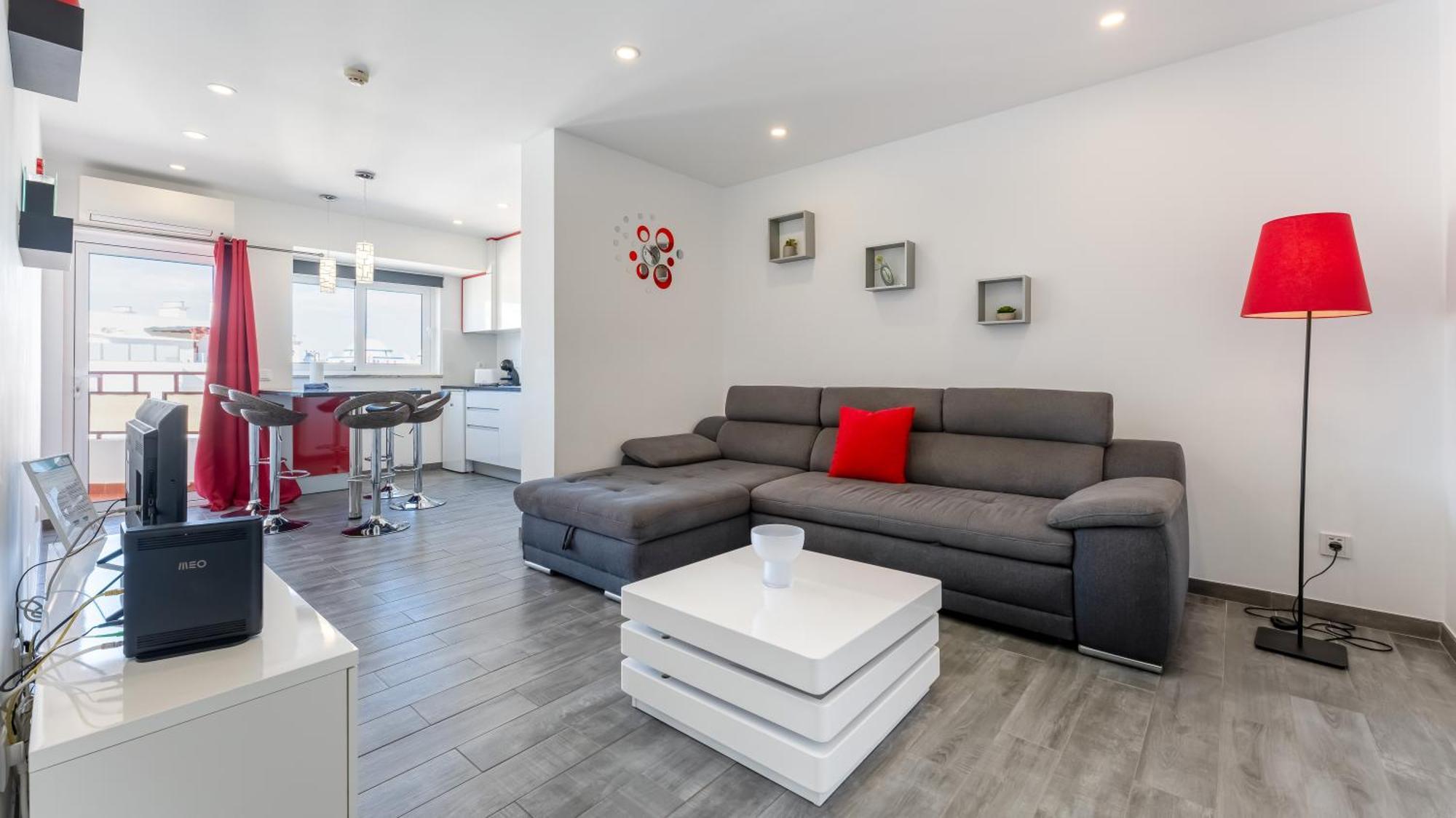 Red Velvet 1 Bdr Flat With Balcony By Lovelystay Portimão Exterior foto